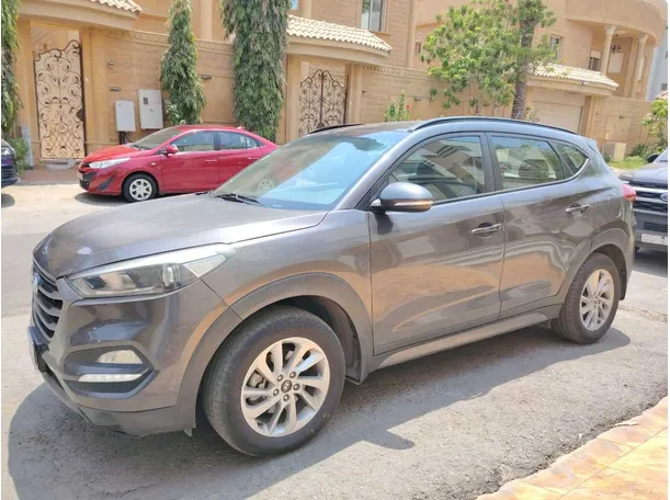 Car image 10