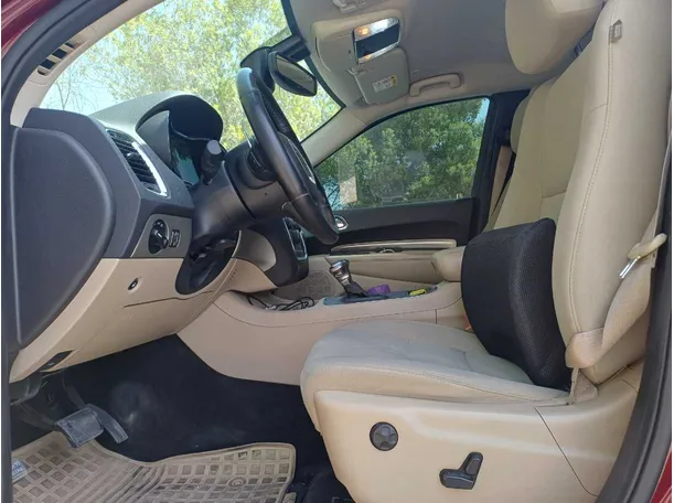 Car image 12