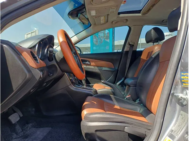 Car image 12