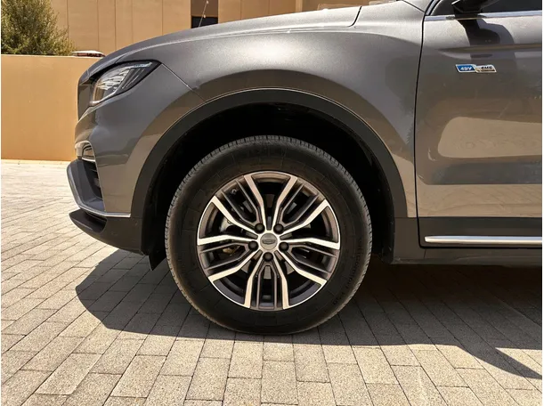 Car image 9