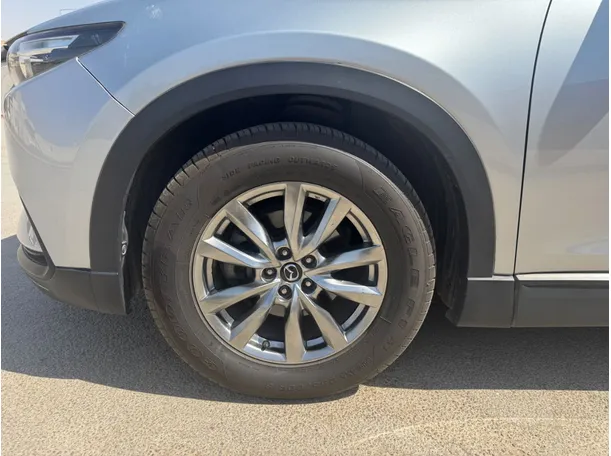 Car image 9