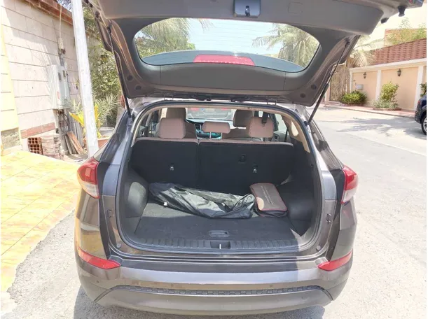 Car image 28