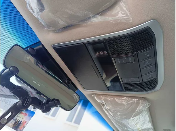 Car image 34