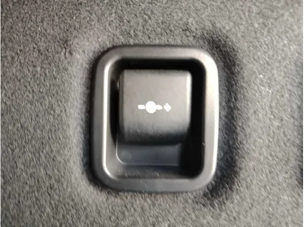 Car image 37