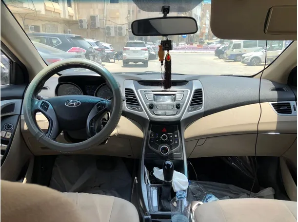 Car image 14