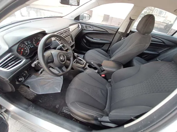 Car image 10
