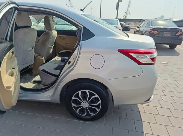 Car image 15
