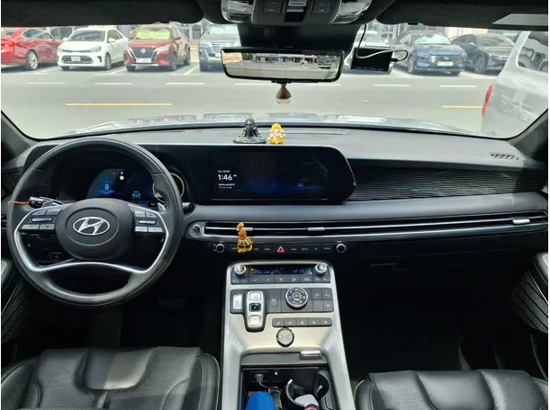 Car image 10