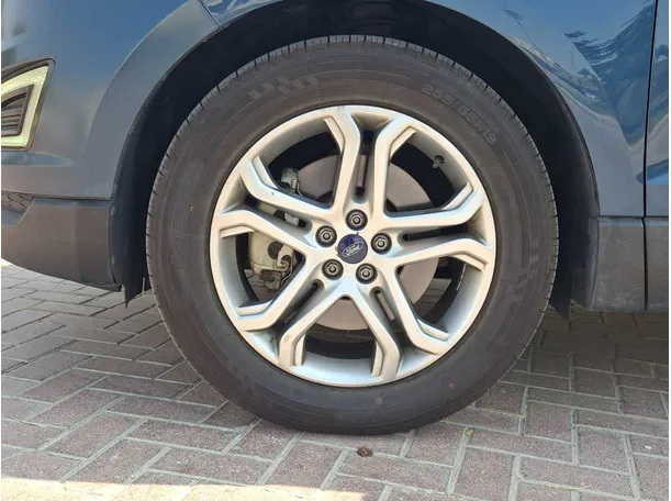 Car image 9