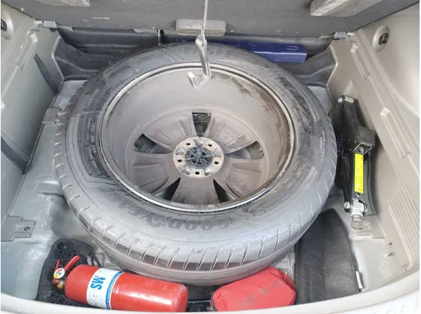 Car image 23