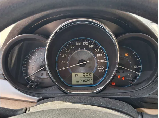 Car image 17