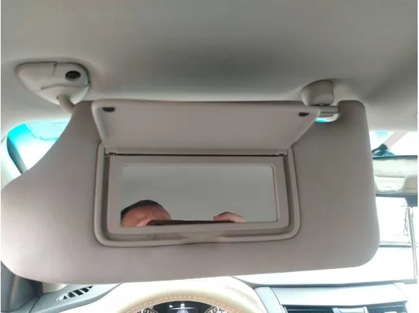 Car image 29