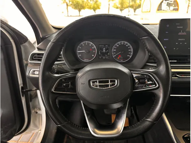 Car image 17