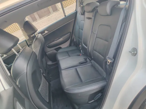 Car image 16