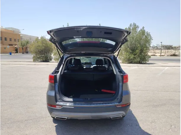 Car image 19