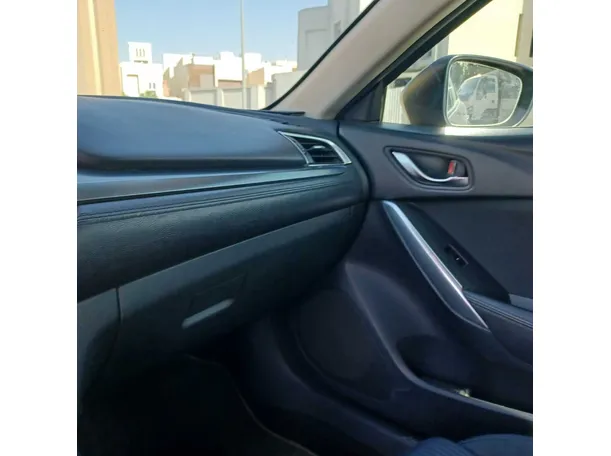 Car image 25