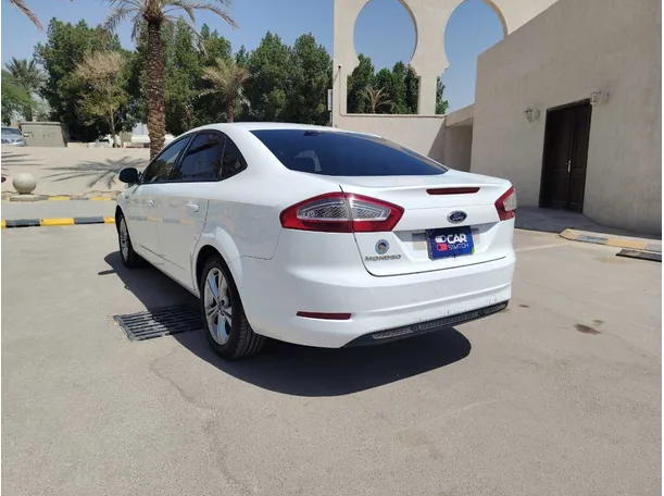 Car image 7