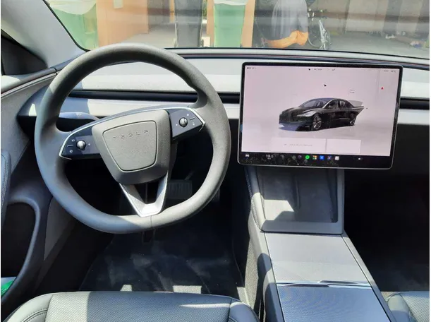 Car image 17