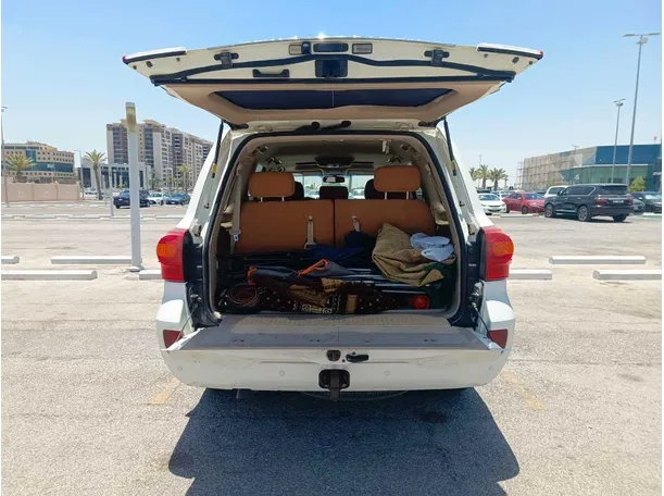 Car image 27