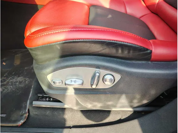 Car image 40