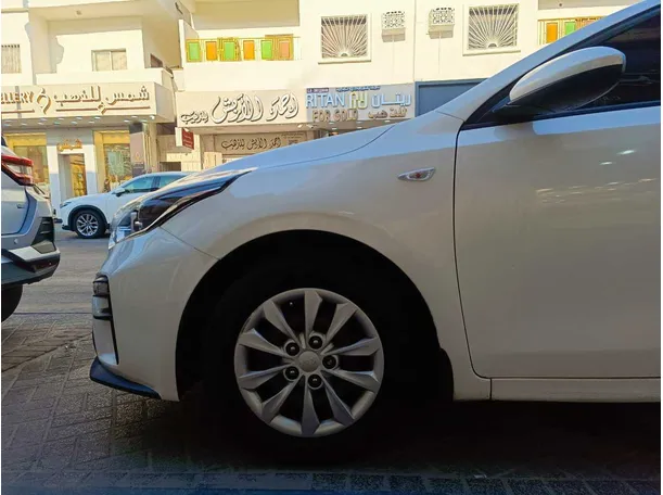 Car image 9