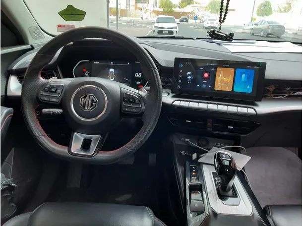 Car image 16