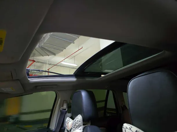Car image 25