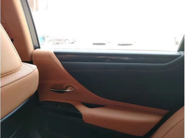 Car image 37
