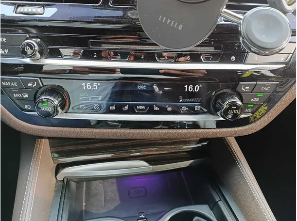 Car image 26