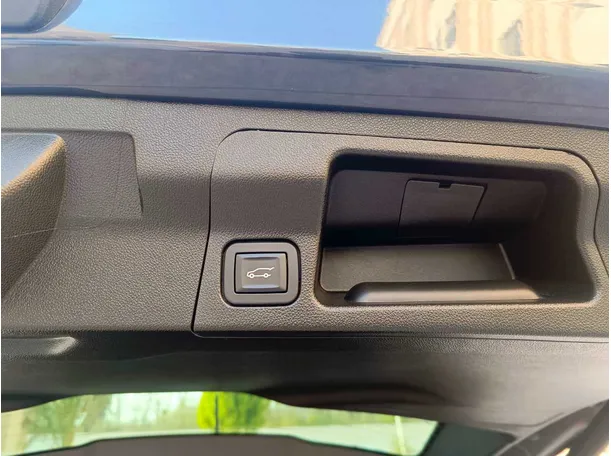 Car image 35