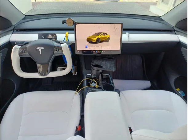Car image 14