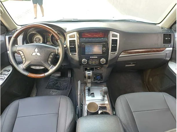 Car image 17