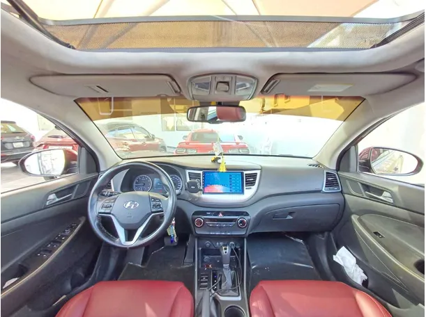 Car image 14
