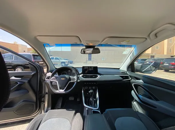Car image 13