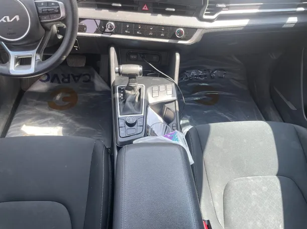 Car image 18