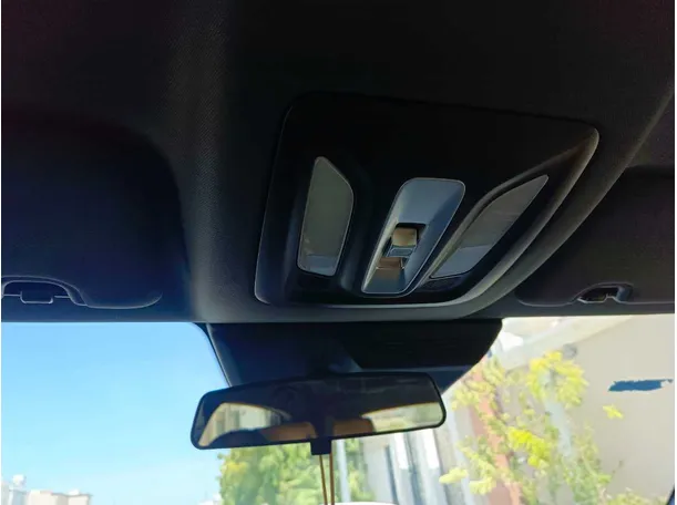 Car image 33