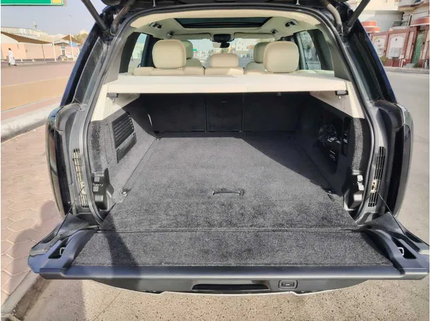 Car image 24