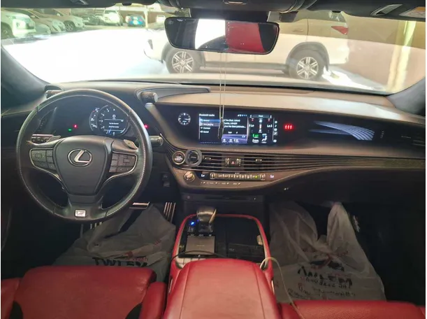 Car image 13