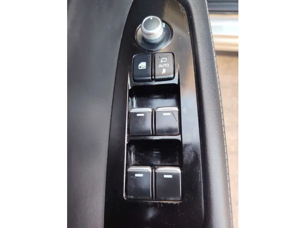 Car image 28