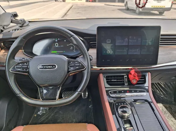 Car image 15