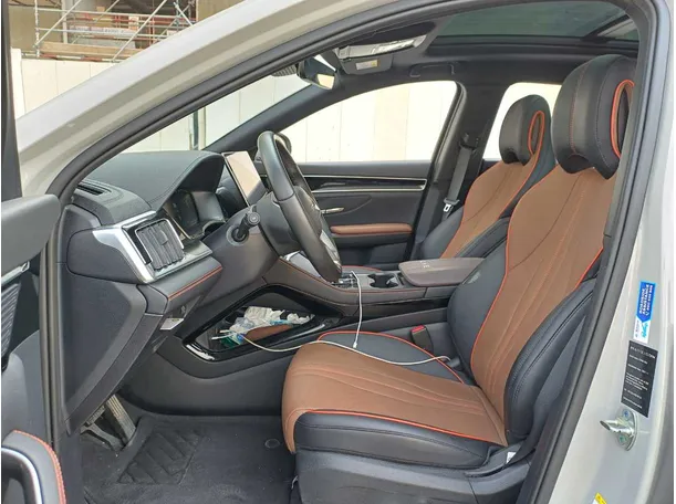 Car image 12