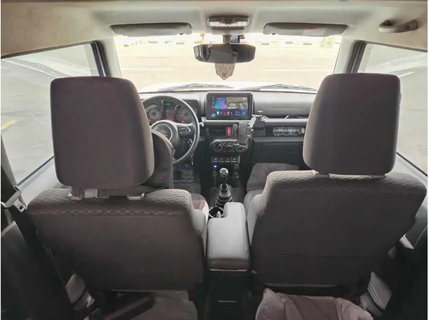Car image 19