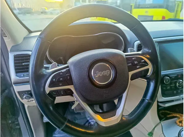 Car image 29