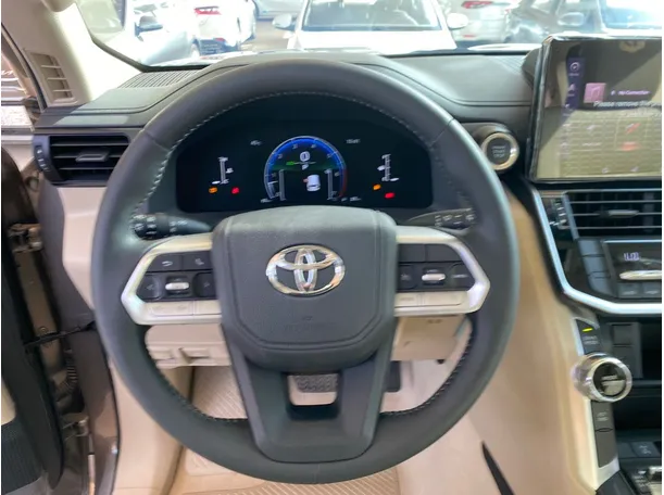 Car image 19