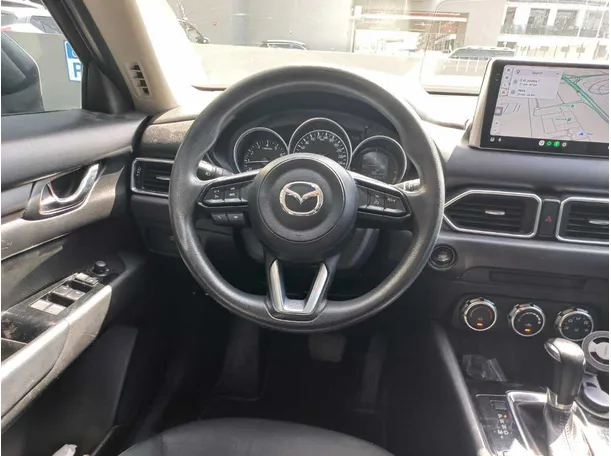 Car image 17