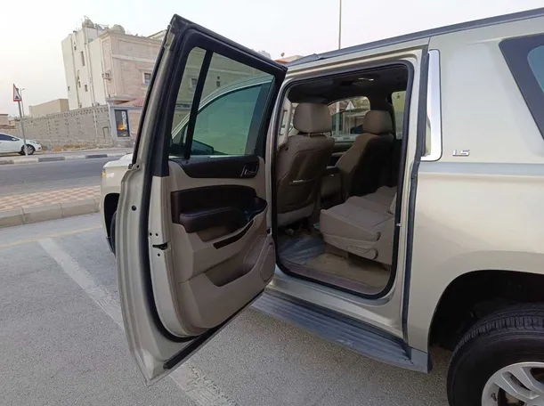 Car image 19
