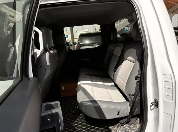 Car image 15