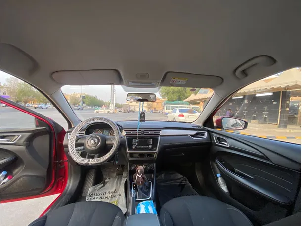 Car image 14
