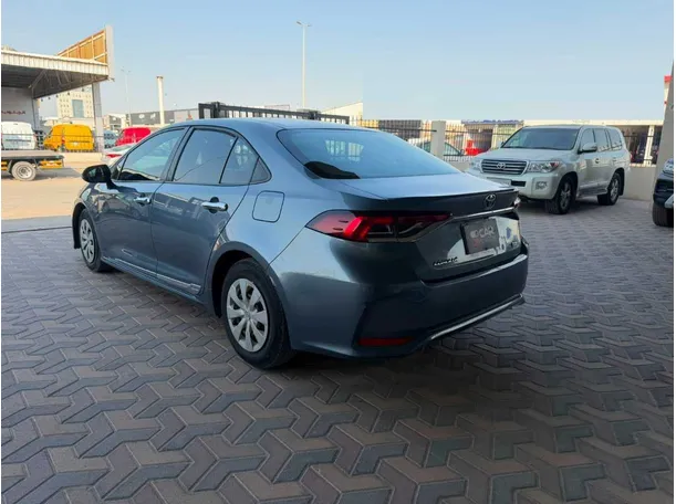 Car image 8