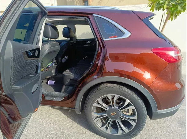 Car image 19